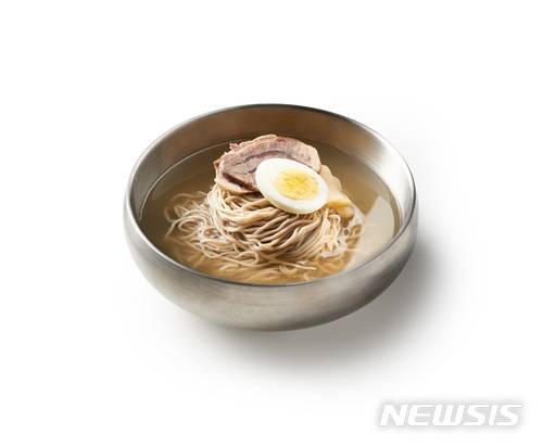 【인천=뉴시스】인천국제공항 제2여객터미널 '평화옥'의 '평양 냉면'.