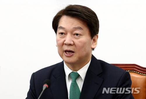 【서울=뉴시스】이영환 기자 = 국민의당 안철수 대표가 29일 오전 서울 여의도 국회 당 대표실에서 열린 최고위원회의에 참석해 발언을 하고 있다. 2018.01.29. 20hwan@newsis.com