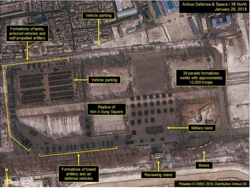 북한 미림훈련장. 총 1만2천명으로 구성된 39개 대형이 보인다. 출처: 38north