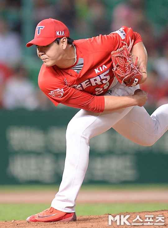 김윤동이 다가오는 시즌에는 팬들에게 "편안한 9시 야구"를 보여 드리겠다고 각오를 전했다. 사진=MK스포츠 DB
