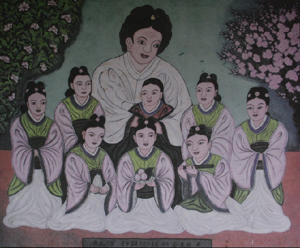 [월간산]적벽강 수성당에 해수관음신앙의 한 형태인 개양할머니와 그 여덟 딸들의 그림이 걸려 있다.
