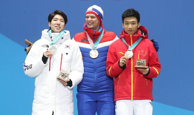 차민규는 노르웨이의 호바르 로렌첸에 0.01초 차이로 은메달을 차지했지만, 시종일관 당당한 표정으로 미소지었다. 우상조 기자