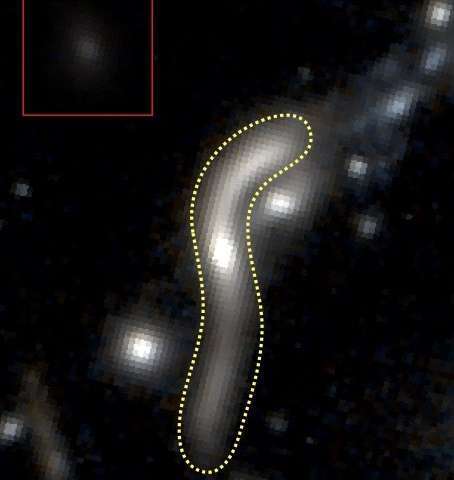중력 렌즈 효과로 크게 확대되어 보이는 eMACSJ1341-QG-1 은하. (사진=Harald Ebeling, UH IfA)