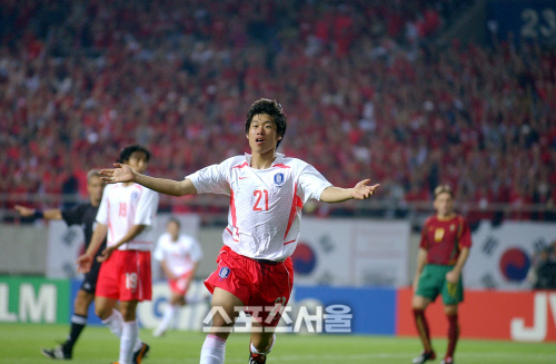 박지성이 2002 월드컵 포르투갈과 조별리그 최종전에서 결승골을 넣은 뒤 세리머니하고 있다. 인천 | 강영조기자