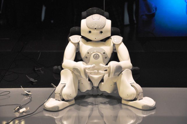 일본 소프트뱅크가 제작한 로봇 나오(NAO)