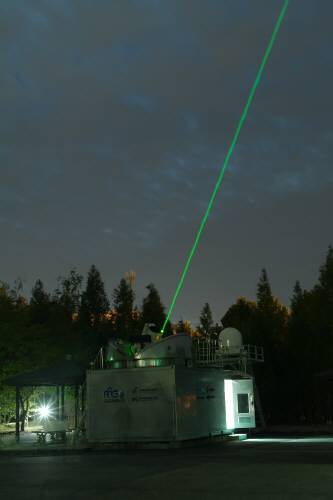 한국천문연구원이 운영하고 있는 레이저로 인공위성 추적 시스템의 모습. 정부는 이같은 시스템을 한층 더 발전시킨 한국형 우주감시시스템 개발할 계획이다.