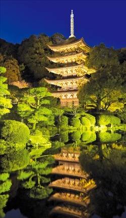 ② 일본의 3대 탑 중 하나인 루리코지 5층탑