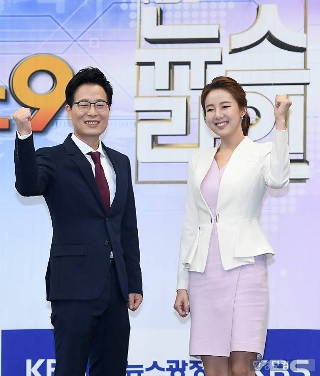 '뉴스라인' 김태욱 기자, 이각경 아나운서 /사진=변성현 기자