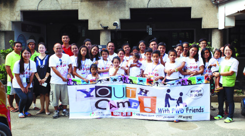 필리핀 세부에서 열린 ‘2016 밀알 장애·비장애 청소년 연합 캠프’에서 참석자들이 한자리에 모였다. 밀알복지재단 제공