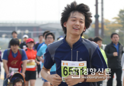 김기석군(16)이 생전에 2011년 10월 파주에서 열린 마라톤대회에 참가한 모습 / 김태현 제공
