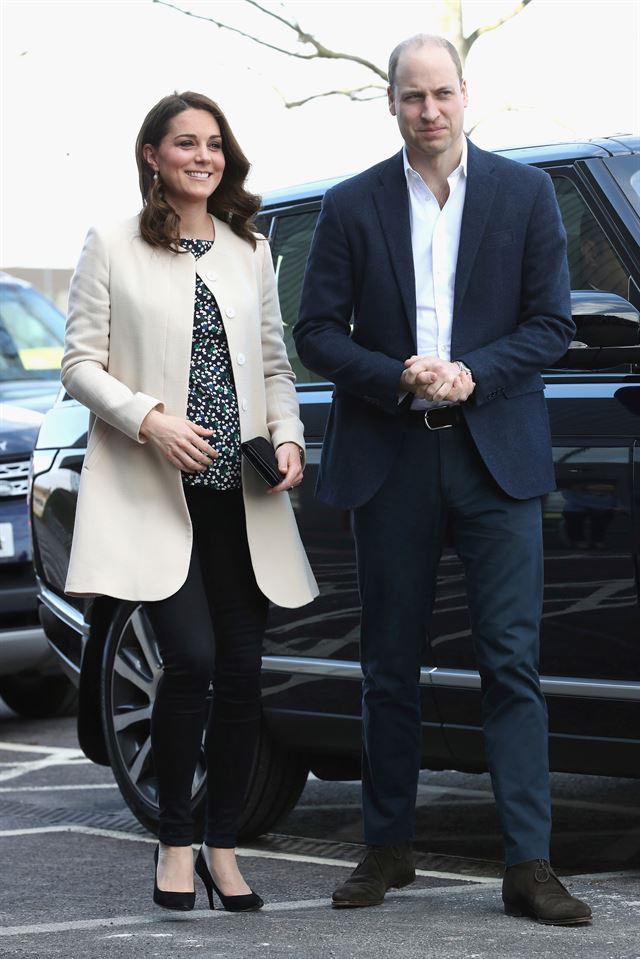 영국 윌리엄 왕세손 부부가 지난달 22일 런던 코퍼박스 아레나에서 열린 자선행사에 참석했다. 런던=AP연합뉴스