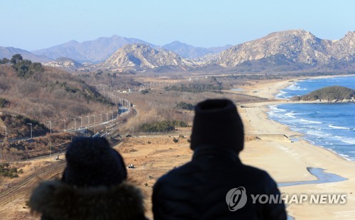 통일전망대에서 바라보는 북한땅 [연합뉴스 자료사진]