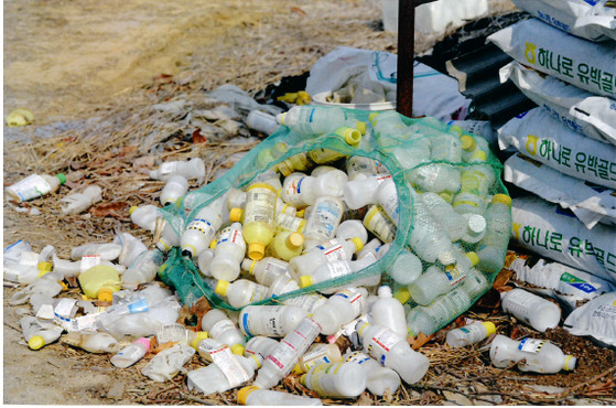 안동댐 인근 마을에서 나오는 쓰레기들. [사진 김도환 사진작가]
