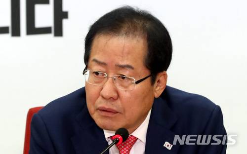 【서울=뉴시스】이영환 기자 =홍준표 자유한국당 대표 2018.05.15. 20hwan@newsis.com