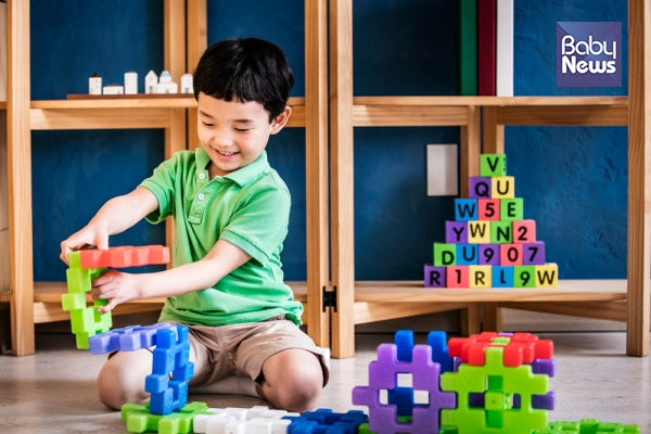 잘 놀 수 있다는 것은 심리적으로 안정돼 있다는 의미이고, 역설적으로 불안하면 놀이가 원만하게 이뤄지지 않게 된다. ⓒ베이비뉴스