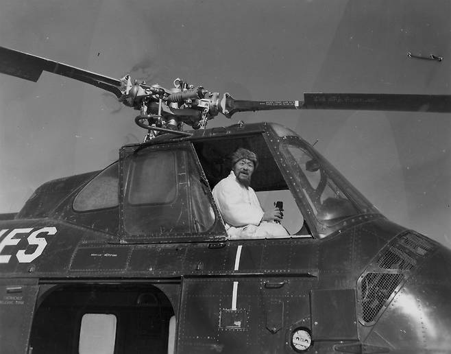 헬리콥터에 초대받은 한국의 한 노인 ⓒ박도