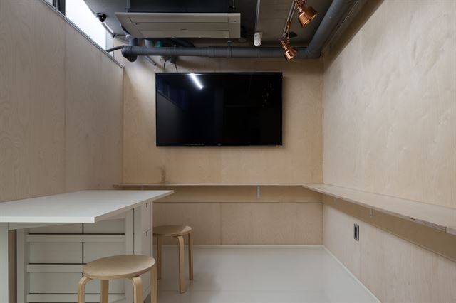 지하층. 약 4.5평으로 지상층에서 느끼지 못한 수평적인 공간감을 느낄 수 있다. 박영채 건축사진작가 제공