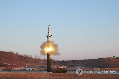 '북극성 2형' 탄도미사일 발사장면 [연합뉴스 자료사진]
