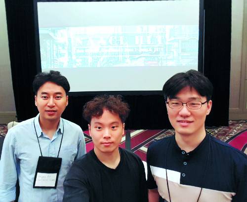 서울대 장병탁 교수 연구팀. 왼쪽부터 김태형 손선일 허민오 연구원. 서울대 제공