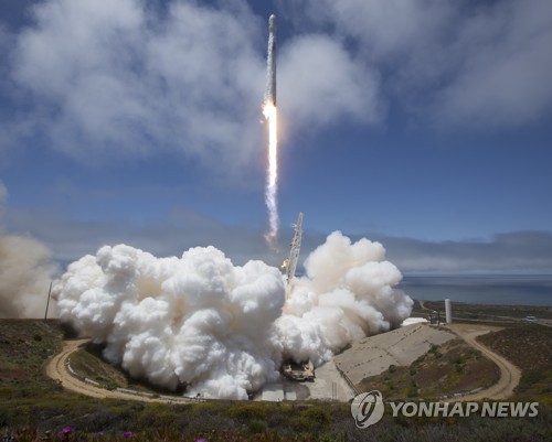 미국 스페이스X의 팰컨9 로켓 발사 장면 [AP=연합뉴스]