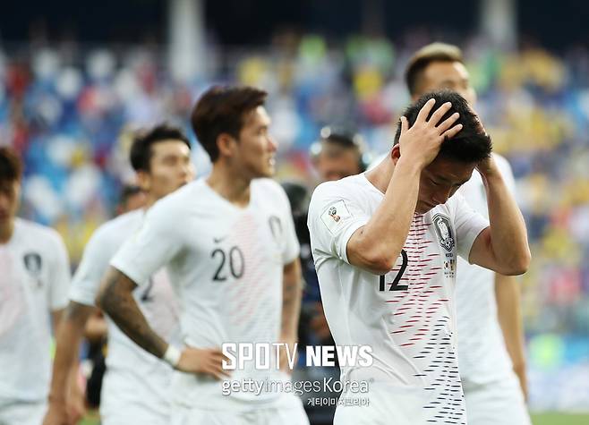 ▲ NIZHNIY NOVGOROD, RUSSIA - JUNE 18: Kim Min-Woo of Korea Republic looks dejected following his sides defeat in the 2018 FIFA World Cup Russia group F match between Sweden and Korea Republic at Nizhniy Novgorod Stadium on June 18, 2018 in Nizhniy Novgorod, Russia. (Photo by Clive Mason/Getty Images)