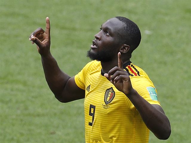 벨기에의 로멜루 루카쿠가 23일 튀니지와 경기에서 득점한 뒤 기뻐하고 있다. AP 연합뉴스