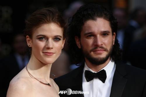 키트 해링턴(사진 오른쪽)과 로즈 로슬리 /AFPBBNews=뉴스1