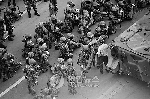 5·18 당시 광주 도심에 투입된 계엄군 병력 [연합뉴스 자료사진]