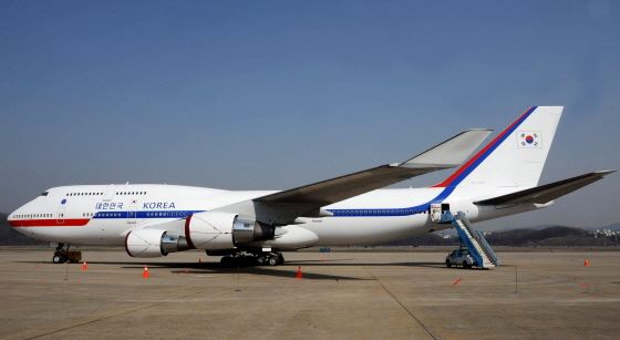 대한항공으로부터 임차해 사용중인 '보잉 747-400' 기종의 대통령 전용기.