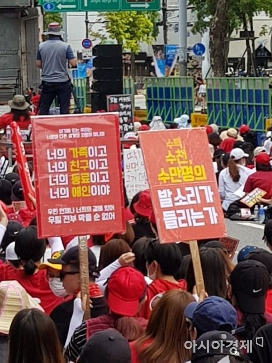 '몰카 편파수사 규탄' 시위가 지난 7일 서울 종로구 혜화역 일대에서 5월과 6월에 이어 세번째 열렸다.