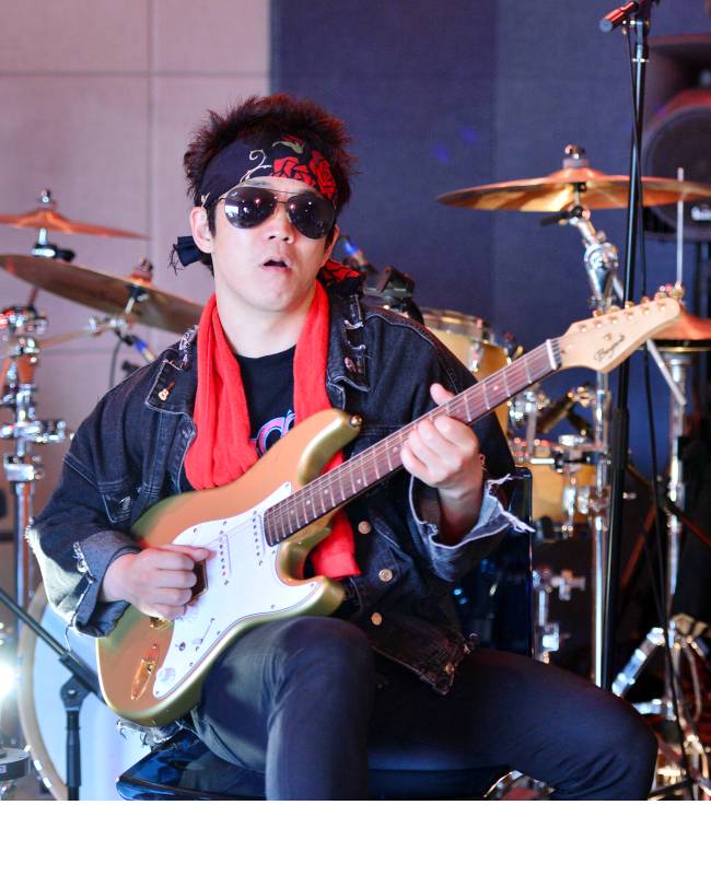 Han Kyung-rock poses during a recent interview with The Korea Herald in Seoul. (Park Hyun-koo / The Korea Herald)