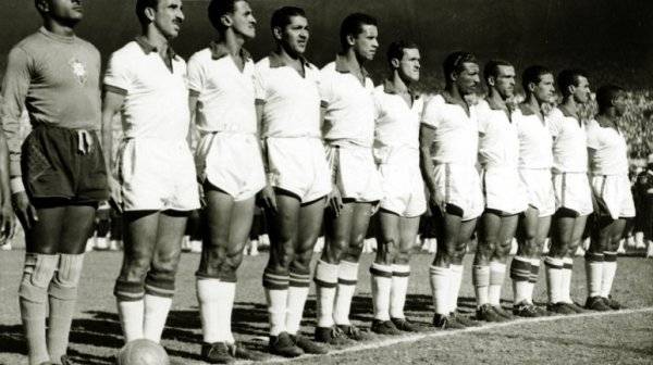 1950년 당시 우루과이와 경기를 앞둔 브라질 축구대표팀 선수들. 사진제공|FIFA
