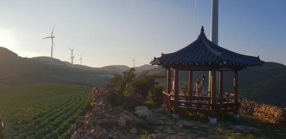 해지기 전 강원도 강릉시 왕산면 대기리 안반데기 마을 멍에전망대 모습. 박진호 기자