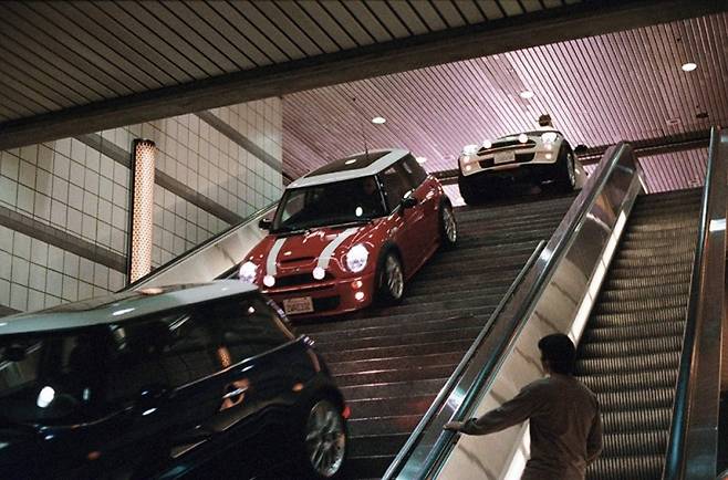 2003년 리메이크 된 영화 이탈리안 잡에 등장한 신형 '미니'