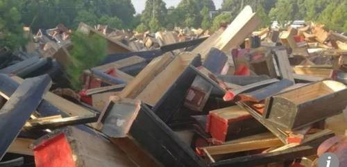 중국의 화장문화 보급 정책에 따라 압수된 관들 홍콩 사우스차이나모닝포스트(SCMP) 캡처