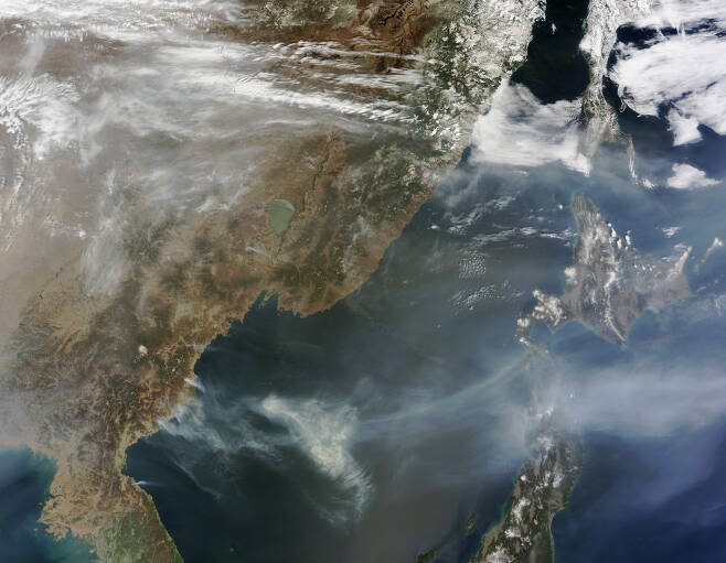 북한 산불 인공위성 사진(2015년 4월 27일). [사진 미 항공우주국(NASA)]