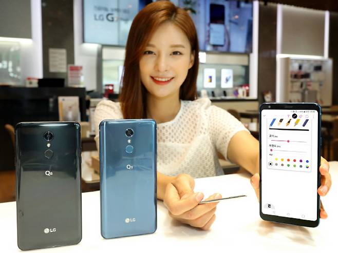 가성비 높인 2018년형 LG Q8