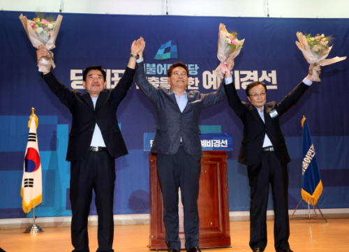 지난달 26일 민주당 당대표 선거 컷오프를 통과한 김진표, 송영길, 이해찬 의원(왼쪽부터). 연합뉴스
