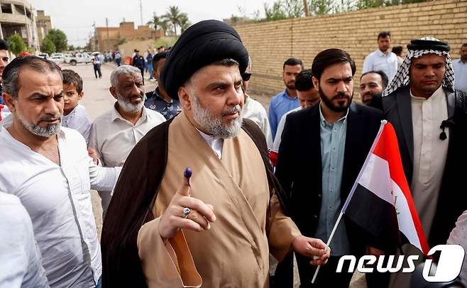 시아파 종교지도자 무크타다 알사드르. © AFP=뉴스1