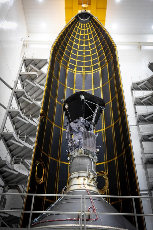 로켓 페어링 안의 파커 탐사선 [출처:NASA/존스홉킨스  APL]