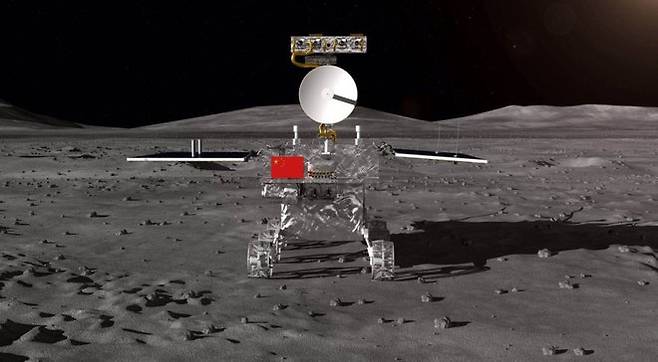 중국의 ‘우주 굴기’. 중국의 창어 4호가 내린 월면 탐사 로봇 상상도. 중국은 올해 창어 4호에 이어 내년에는 창어 5, 6호를 보내 달 표면의 흙과 월석(月石) 2kg 가량을 채집해 돌아오는 프로젝트도 추진 중이다. (출처=CASC)