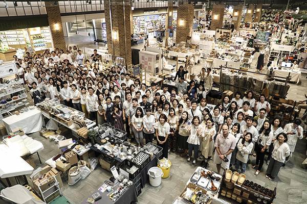 ⓒ띵굴시장 홈페이지 갈무리 인스타그램 인플루언서 ‘띵굴마님’이 주최하는 띵굴시장은 리빙·키즈·푸드 상품을 한자리에서 볼 수 있는 마켓이다.