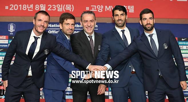 ▲ 한국에 가족도 모두 데리고 오는 벤투 사단 ⓒ한희재 기자