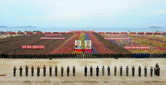 내년 김일성 생일(태양절?4월15일)까지 원산갈마해안관광지구 건설을 완공하기 위한 군민궐기대회가 지난 6월 4일 현지에서 진행되고 있다(사진=연합뉴스).