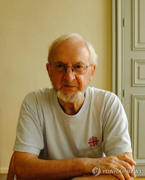 프랑스 파리외방전교회 사무총장 홍세안 신부 (파리=연합뉴스) 김용래 특파원 = 연합뉴스와 지난 2일(현지시간) 만난 프랑스 파리외방전교회 사무총장 홍세안(72·미셸 롱상) 신부.