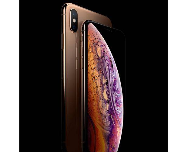 왼쪽부터 골드 색상의 아이폰XS 맥스와 아이폰XS.(사진=애플)