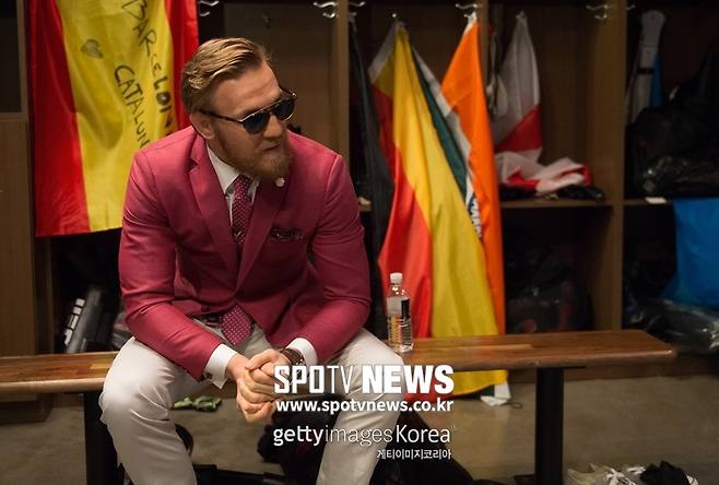 ▲ 코너 맥그리거가 주류 사업에도 발을 들였다. 아일랜드산 위스키 브랜드 '프로퍼 트웰브(Proper Twelve)'를 론칭해 시선을 모았다.