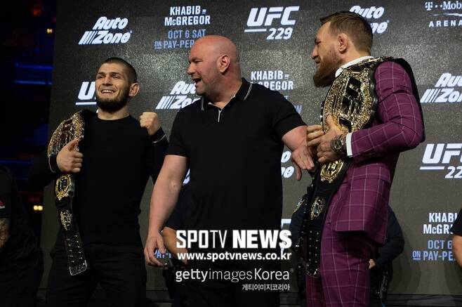 ▲ 하빕 누르마고메도프, 데이나 화이트 UFC 대표, 코너 맥그리거(왼쪽부터)