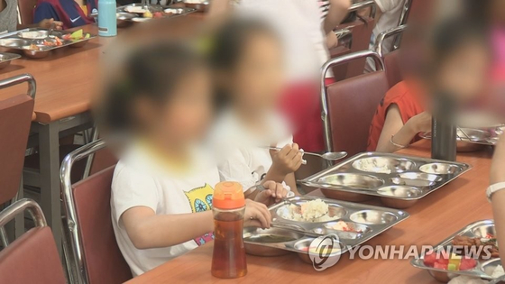 어린이 급식 모습. 사진은 기사와 전혀 상관 없음. [연합뉴스]