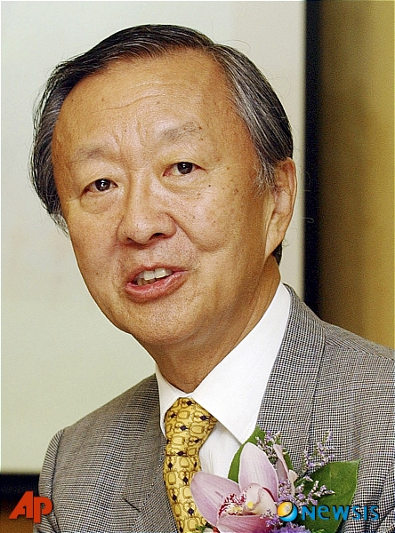 2009년 노벨 물리학상 공동 수상자 찰스 가오 박사.